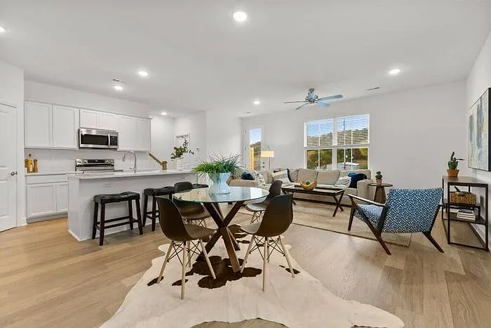 9159 Rolling Stone Way — Photo 3