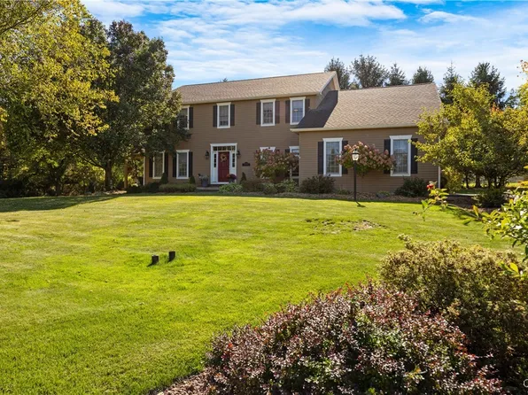 8000 Austrian Pine Cir, Manlius, NY 13104