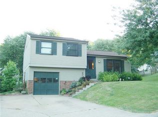 220 Deer Ln, Washington, PA 15301