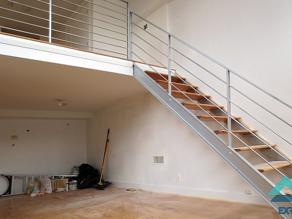 5th image of 166 Scholes St APT 4F