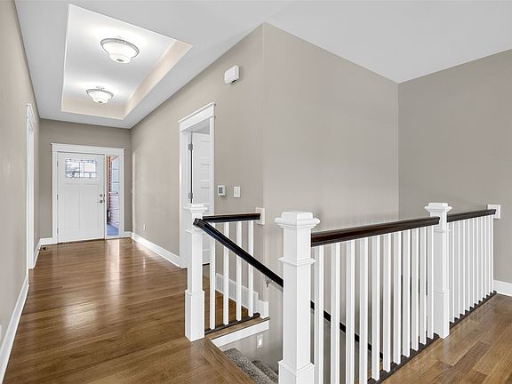 5th image of 802 Ryan Ct