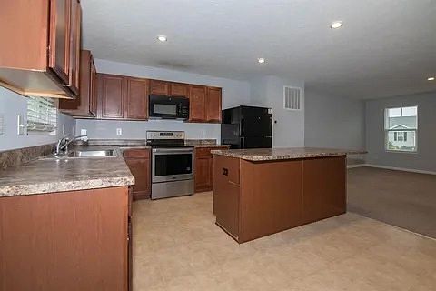 5th image of 175 Dietz Dr