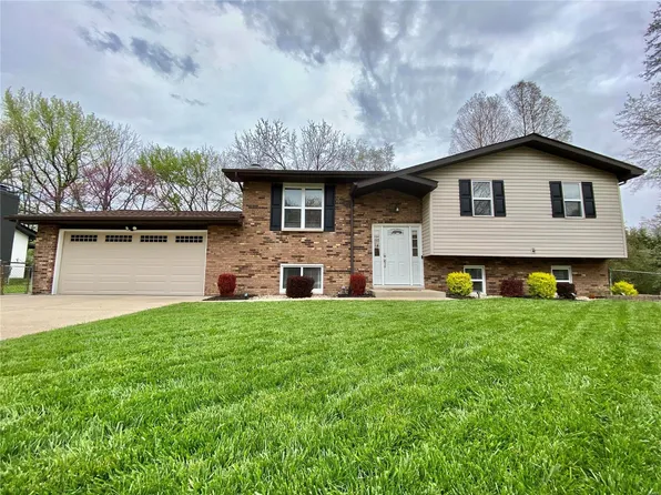 223 Glenwood Dr, Glen Carbon, IL 62034