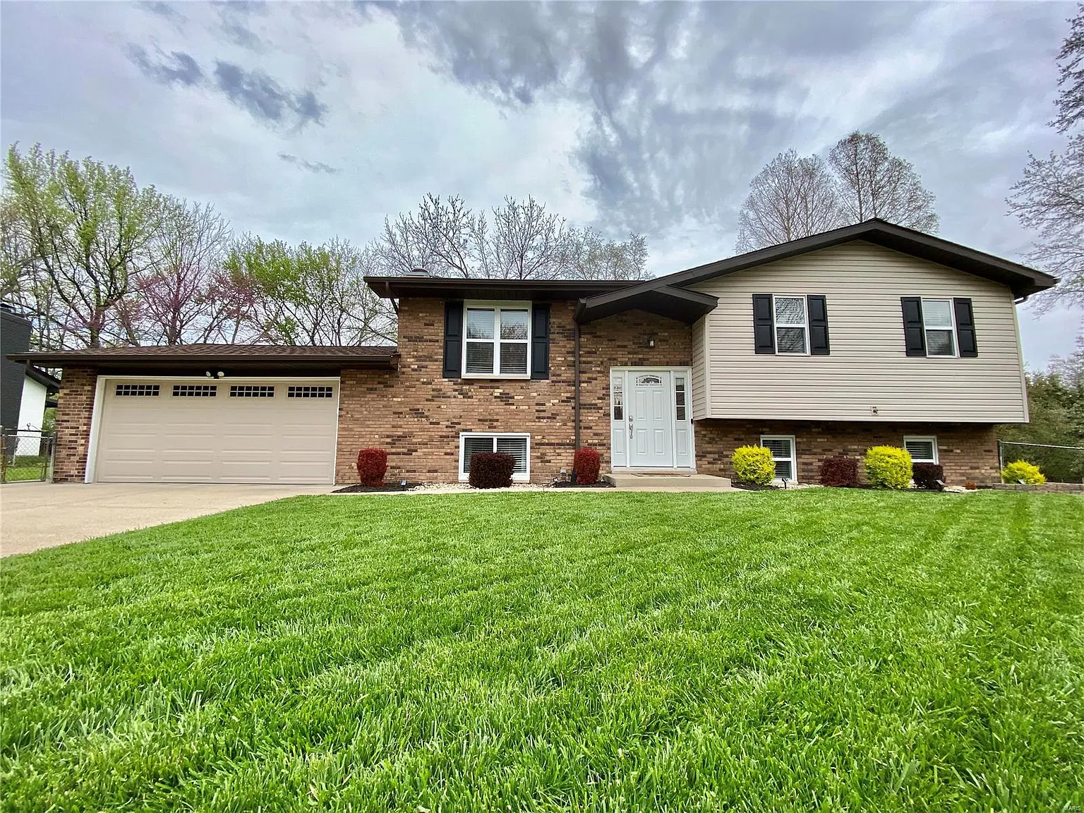 223 Glenwood Dr photo 1
