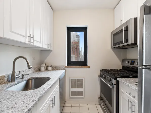 161 West 61st Street image 3 of 10