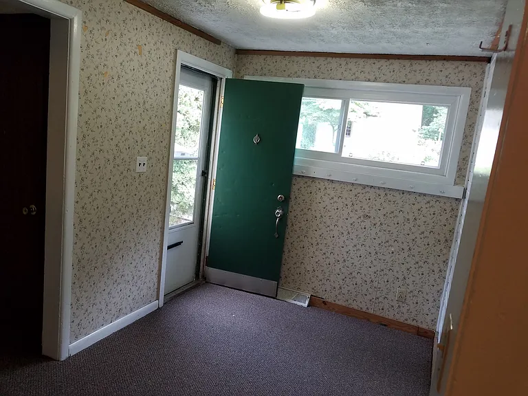 347 E Crain Ave — Photo 12