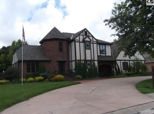 3404 Conestoga Dr, Hutchinson, KS 67502