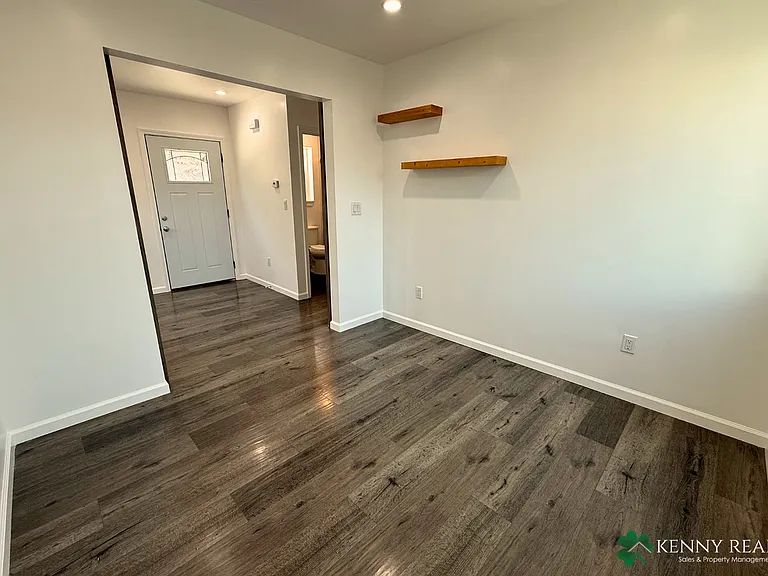 119 Franklin Ave — Photo 10