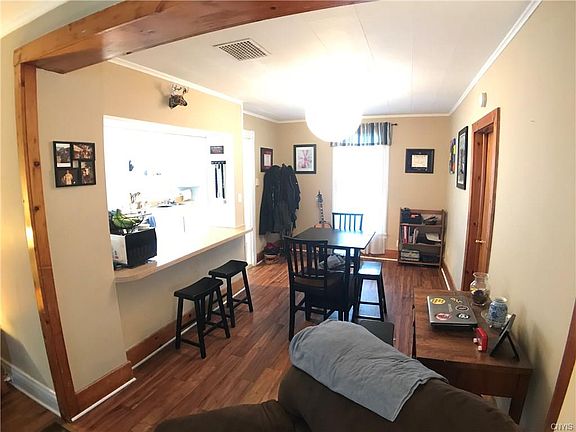 5th image of 70 Hamlin St