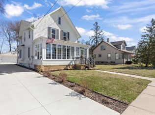 452 W South St, Oconomowoc, WI 53066