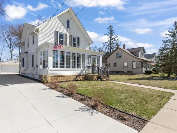 452 West South STREET, Oconomowoc, WI 53066