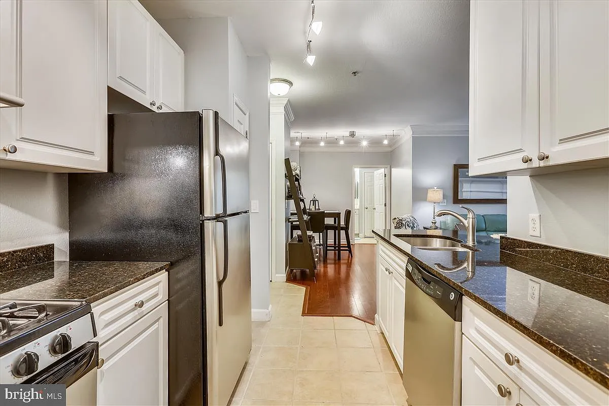 501 Hungerford Dr — Photo 4