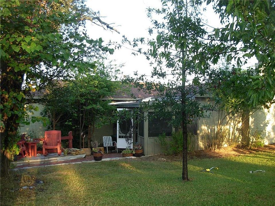 1st image of 388 Lois Ln
