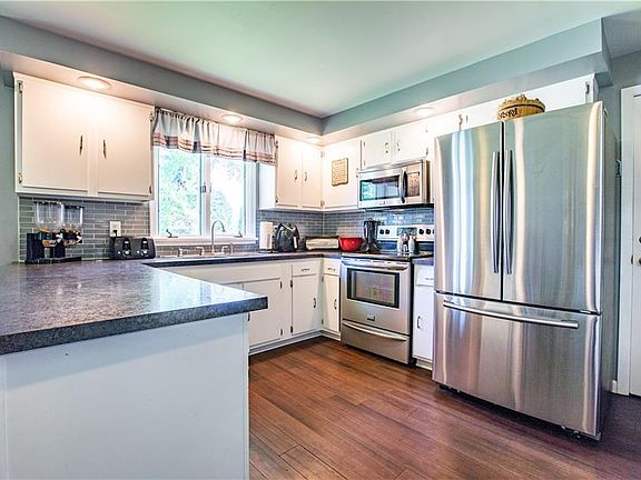 4th image of 8 Joli Ln