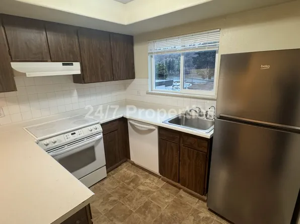 801 3rd Ave APT 4, Oregon City, OR 97045