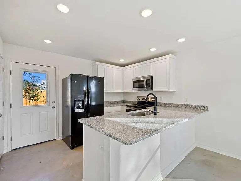 545 Delmar St #102 — Photo 7