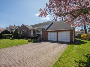 6 Rumson Rd, Massapequa, NY 11758