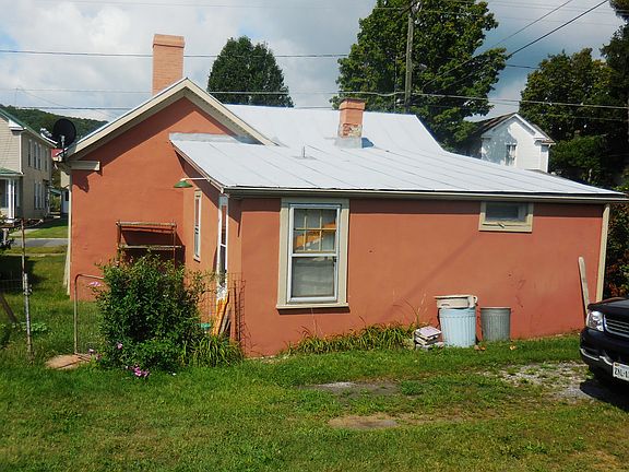3rd image of 530 Commercial Ave