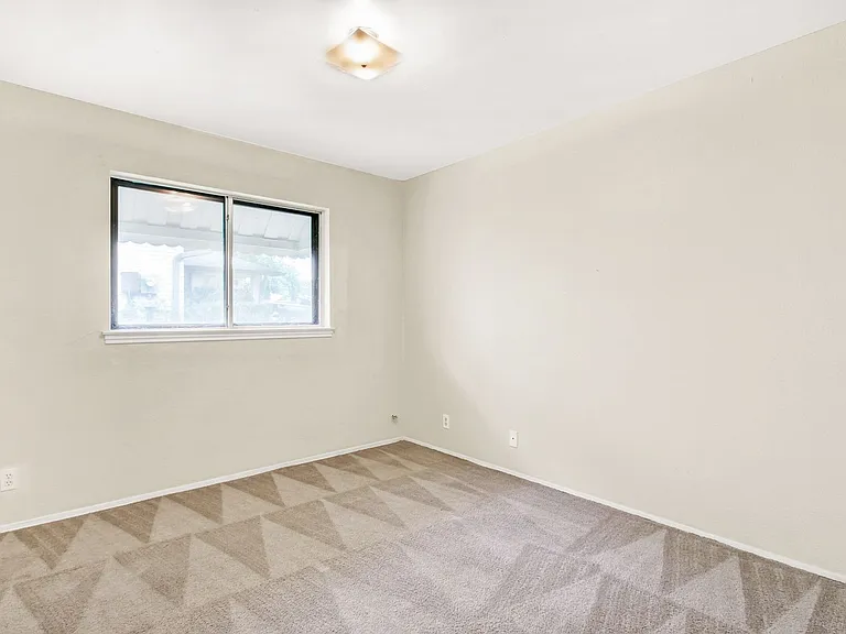 302 Gateway St — Photo 21