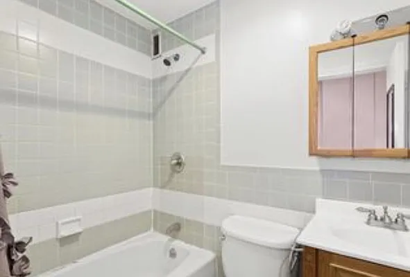 Sold by Maximillion Realty, Inc. | media 6