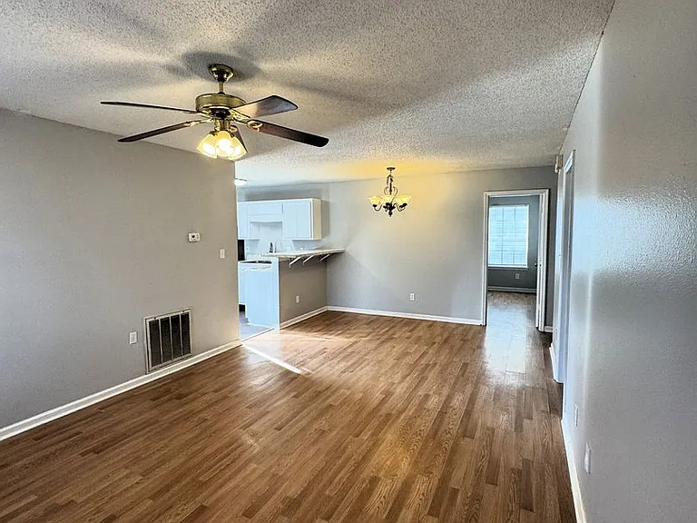 107 Sugar Bluff Ln NW — Photo 5