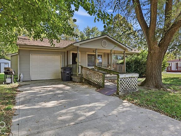 2nd image of 1694 Cardinal Ln