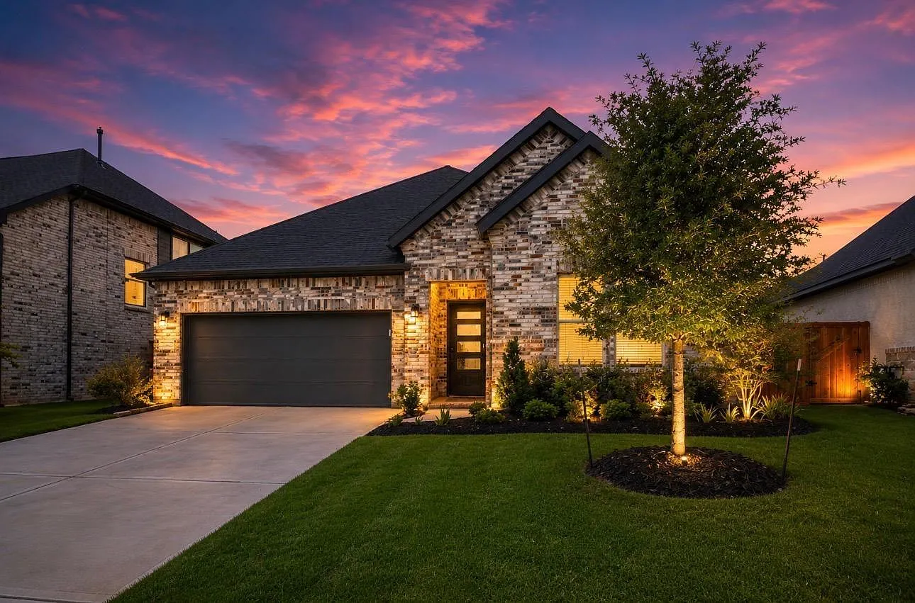 4 bed, 2.5 bath, 2253 sqft, $3,000 — Photo 1