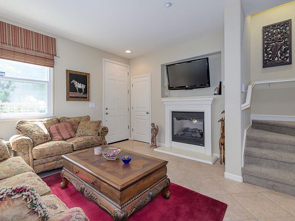 4th image of 22978 Amador St