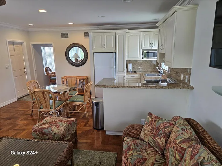 108.5 Eastlake Way #UP — Photo 14