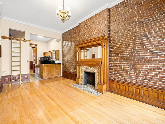3rd image of 154 W 77th St #1