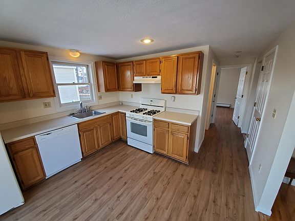 4th image of 6 Hartwell Brook Dr