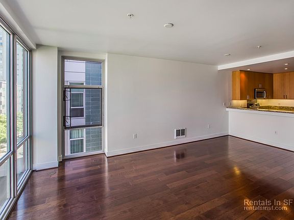 5th image of 235 Berry St APT 518