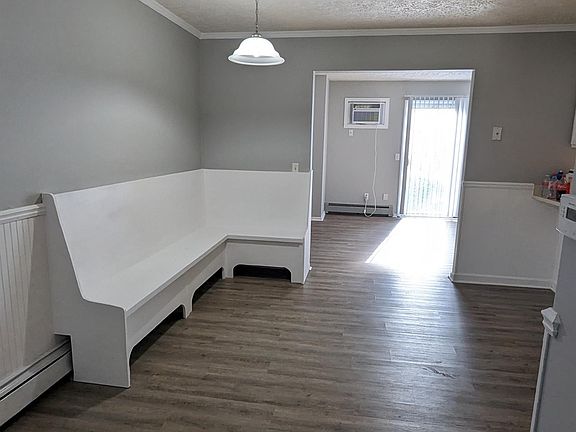 3rd image of 723 Peachtree Pl #1
