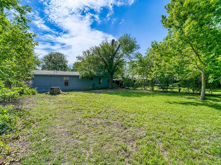 8308 Hathaway Dr — Photo 15
