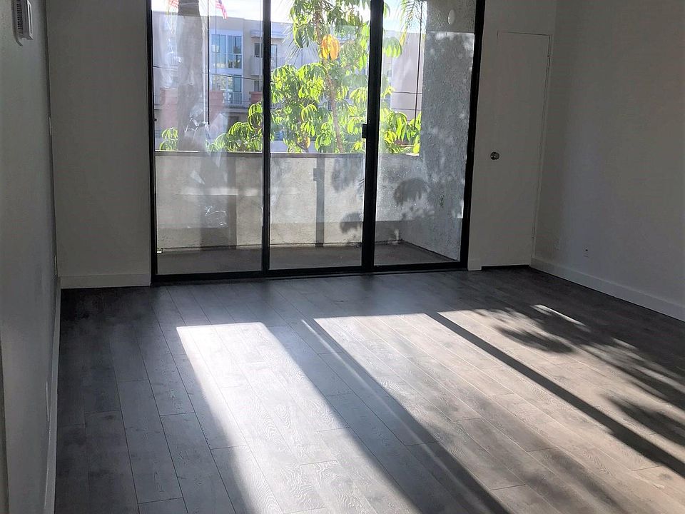 Living room with view of balcony/patio