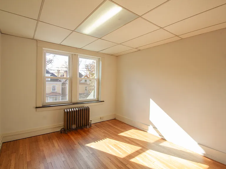 414 Franklin Ave #2R — Photo 8