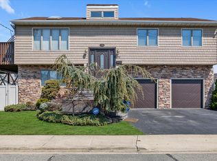 390 Silver Lane, Oceanside, NY 11572