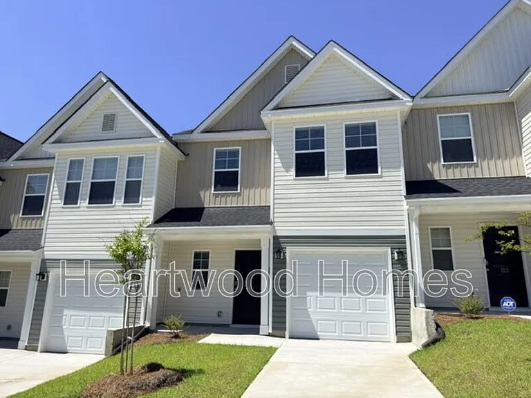 121 Bartlett Dr — Photo 43