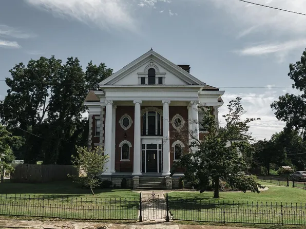 215 Buchanan St, Hickman, KY 42050