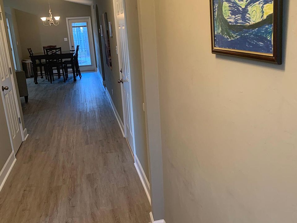 1st image of 814 Brooke Manor Dr