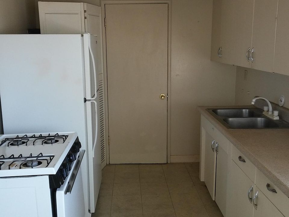 1st image of 135 Graham Ave APT 4