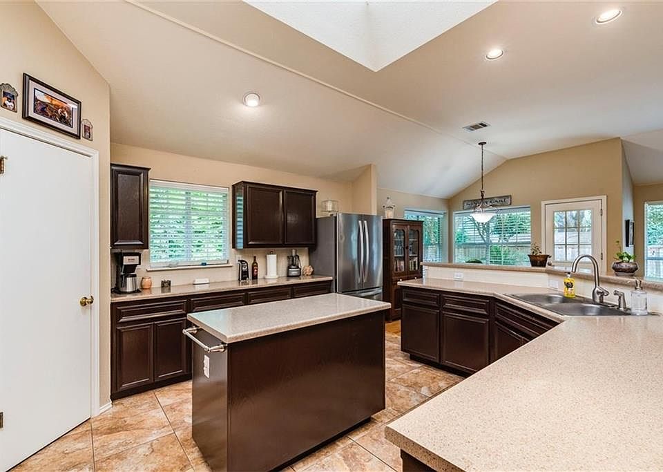 1st image of 1210 Sugarberry Dr