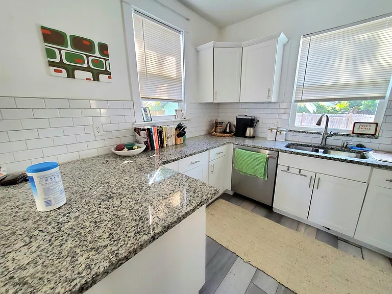 2232 Dartmouth Ave N — Photo 9