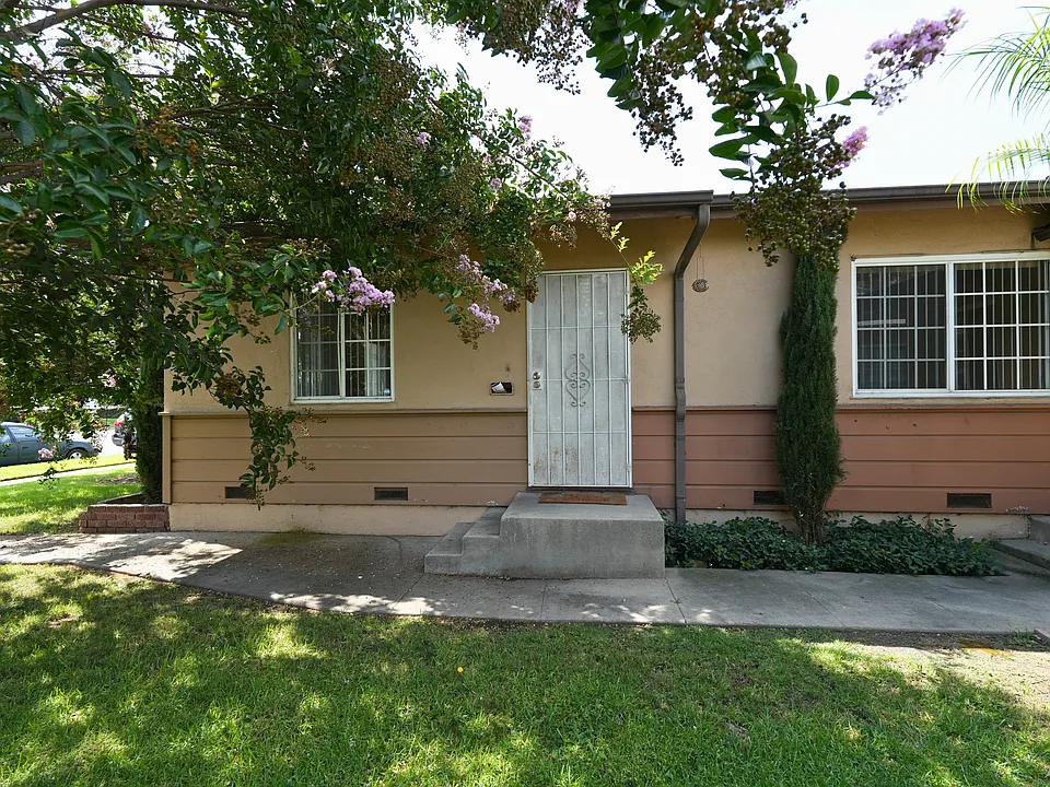 12803-12809 Columbia Way #12807