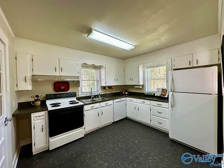 1529 McKinley Ave NE — Photo 8