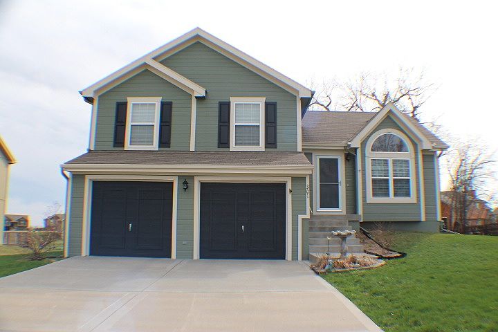 1st image of 301 Lake Meadows Dr