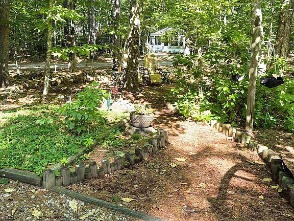 2nd image of 40 Pine Road