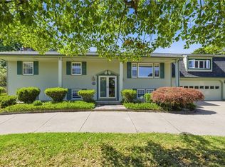 550 Algonquin Dr, Warwick, RI 02888