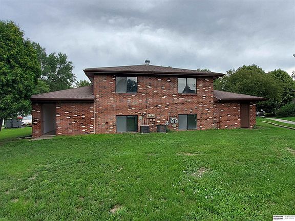 2nd image of 3719-3721 Clover Cir