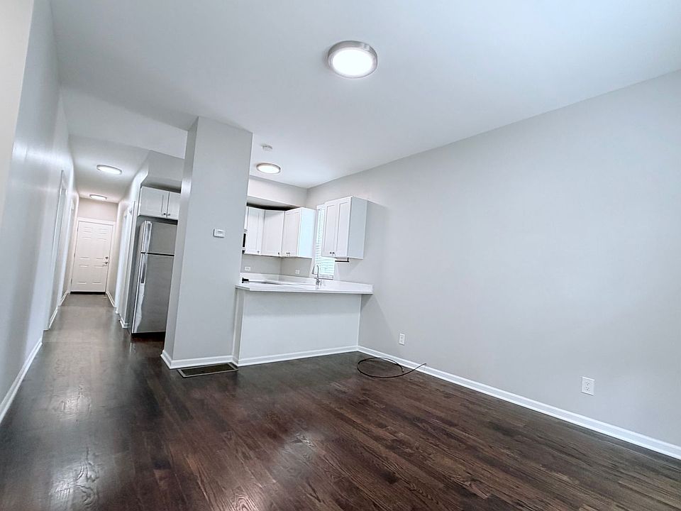 1st image of 3644 W Fullerton Ave #1R